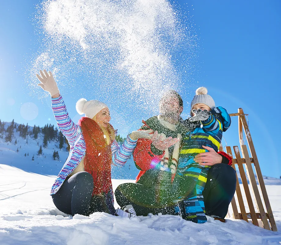 Famille neige avec enfant