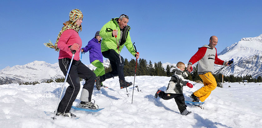 Raquettes à neige et pistes piétonnes